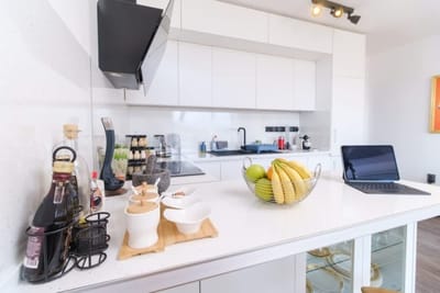 Serene Luxe Oasis Retreat on the Outskirts