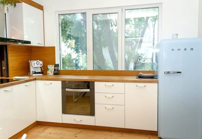 Bright & Spacious Apartment with a Charming Balcon