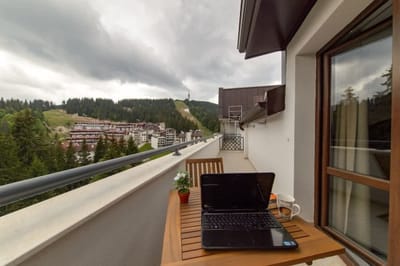 Luxury 2-bedroom apartment by Studenets Center