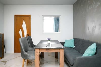 Stylish 1 Bedroom Apartment - Quiet & Comfortable