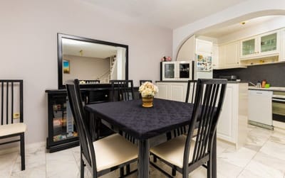 Spacious 2-Bedroom Maisonette in City Centre