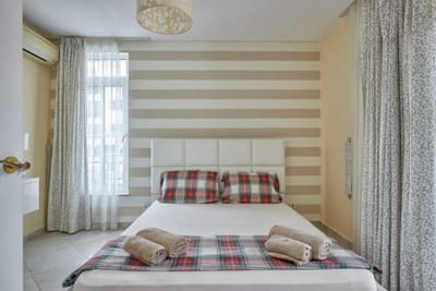 2BD Flat with Balcony in Flores Garden Complex