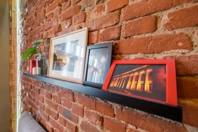 2 BDR & 2 BTHR Funky Apartment / Supreme Location