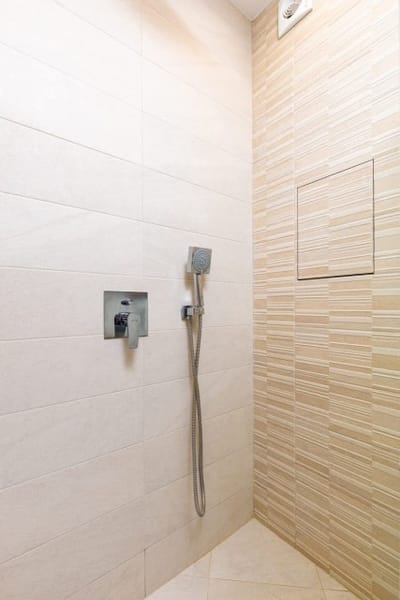 New Luxury & Bright 2 Bedroom Apartment