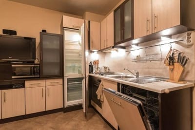 Charming, fully-furnished, 2-bedroom apartment