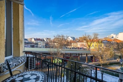 Charming 1BD Apartment Next to Women's Market