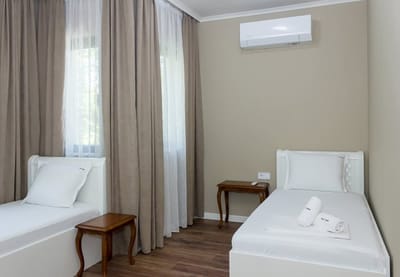 2BD Home In The Heart Of Varna with Parking - Blue