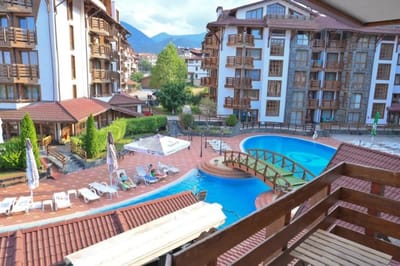 Cozy Flat with Pool & Mountain Views, Near Gondola
