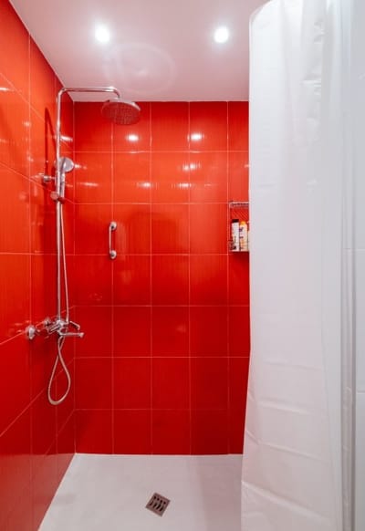 LZ Spacious One Bedroom Apartment in Top Centre