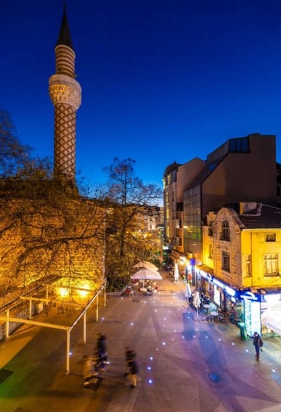 1BD Apartment with a Cute Balcony in Kapana