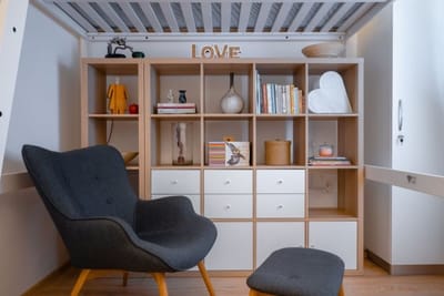 Modern 2BD Flat with Prime Location and Workspace