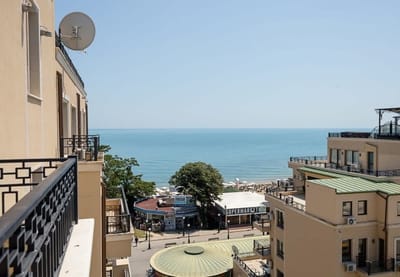 Beachfront Bliss-1BR Sea View Flat in Golden Sands