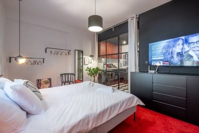 One Bedroom with Parking - Women's Market