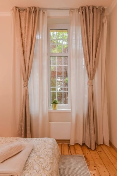 Spacious vintage 2BR, 2bath apartment