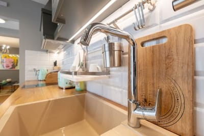 High-end Designer 2BR Aprt + Lift&Balconies