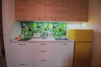 Romantic Getaway 1-BD Apartment with Sea View