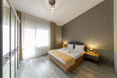 Luxury 2-bedroom apartment by Studenets Center