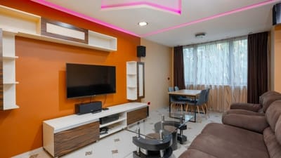 Central 1BD Apartment Next to Women's Market