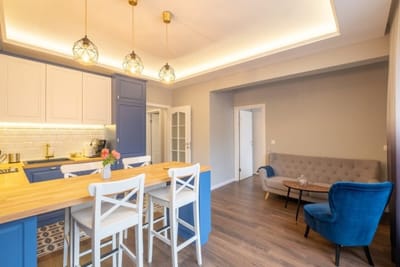 Designer & Cozy 2BD Flat In the city center