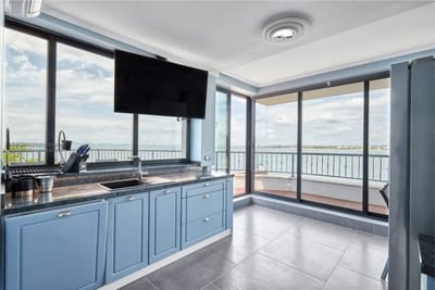 3BD Beach Paradise with a Stunning View + Parking