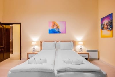 Cozy 2BD Flat + Work Space I Remote workers haven