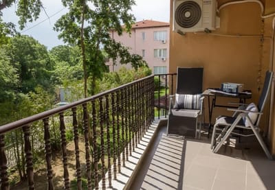 Beachside Haven: Charming 2BD near Golden Sands