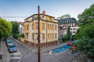 Living next to Eagles Bridge: Central 1-BD flat