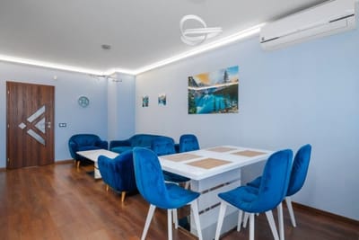 Feel at Home - Central 2BD Flat with Parking