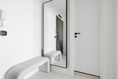 Modern & Quiet 1BR Near Center + Private Parking