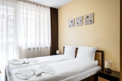 Nomad Haven: 1BD Flat with Balcony near the Center