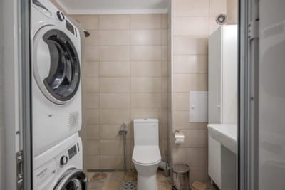 Charming & Cozy 2BD Apartment with Natural Light