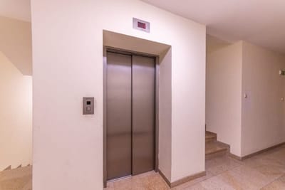 Golden Sands: 1BD Retreat with Parking