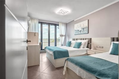 3BD Beach Paradise with a Stunning View + Parking