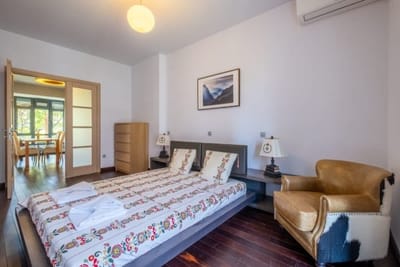 Modern yet Rustic Style City Centre Apt | 2BR/2BTH