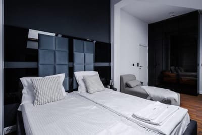 Exquisite Penthouse: Luxe Living with City Views