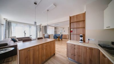 Modern & Spacious Stay