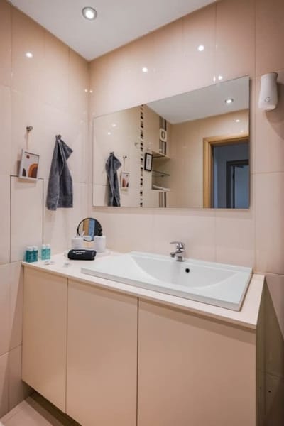 Spacious 2BD Flat with Secure Free Parking