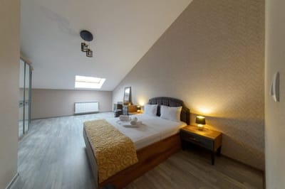 Luxury 2-bedroom apartment by Studenets Center