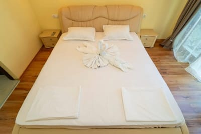 The Family Courtyard - Very LARGE 2BD Apartment