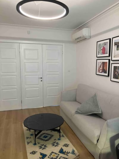 A French affair. With parking, style and elegance.