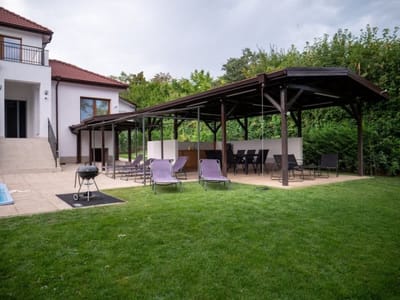 Private Villa with 5BD, Pool & Stunning Sea Views