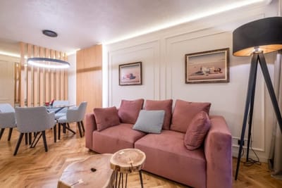 SOFapart Comfy and Elegant Apt with 2 BDR/ Parking