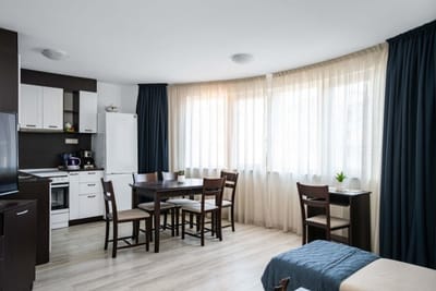 Sunny & Modern 1BR Apartment