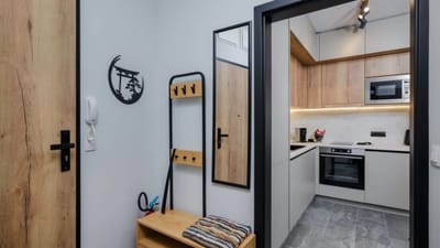 Fresh & Modern Apartment with Balcony