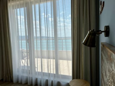 Romantic Getaway 1-BD Apartment with Sea View