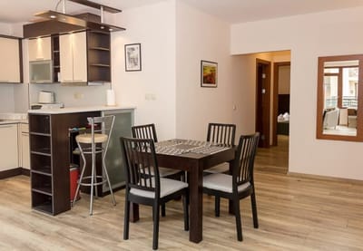 Cozy 2BD Flat with Balcony and Workspace