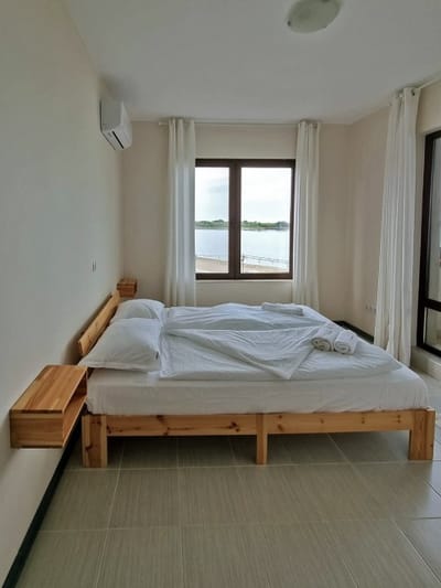 Spacious 3BD flat with Parking and Sea View