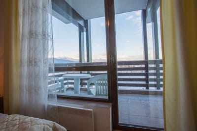 Bright Studio in a Spacious Complex in the Valley