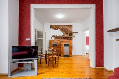 Sofia's Vintage Gem: Spacious 2BD Flat on Solunska