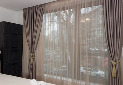 New Black & White Flat 5 Min Away From Sea Garden